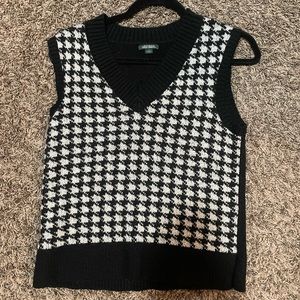 Black and White Sweater Vest Barley Worn Size Small